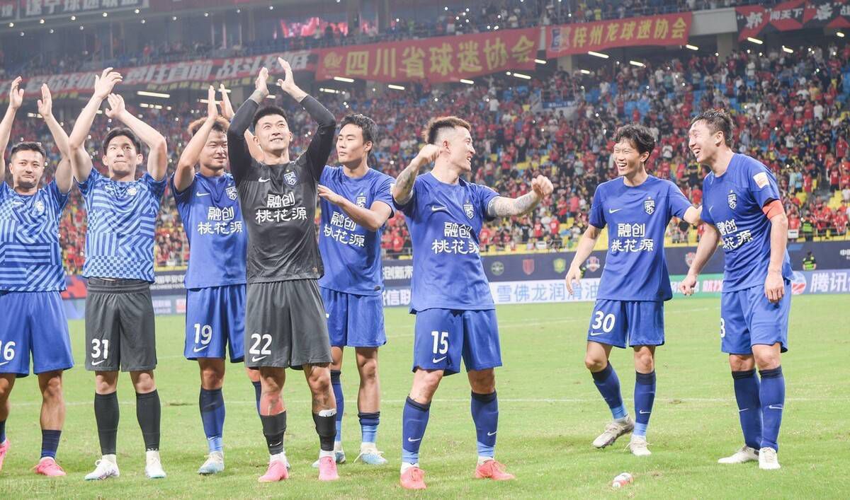 战报05:00美联 哥伦布机员2-1洛杉矶FC 05:00阿超 戈多伊克鲁斯1-1普拉坦斯05:00智甲 哥比亚普2-0伊瓦顿05:00智甲 麦哲伦2-3科金博05:00智甲 奥希金斯0-1帕勒斯蒂诺05:00智甲 智利大学3-1纽柏莱斯05:00智甲 拉卡莱拉联0-3智利天主大学06:30乌拉甲 蒙得维的亚利物浦0-0佩纳罗尔09:00阿超 河床0-0罗萨里奥中央04:30葡超 波尔图3-1卡萨皮亚04:00法甲 巴黎圣日耳曼2-1南特03:45意甲 国际米兰4-0乌迪内斯今日焦点战预告12:00澳超 阿德莱德联vs布里斯班狮吼，上一轮惜败，澳超哀兵阿德莱德联能否借助主场之利迎来反弹？ 14:00澳超 西悉尼流浪者vs墨尔本胜利，近六场比赛3胜3平保持不敌，西悉尼流浪者能否延续不败金身？ 22:00英超 埃弗顿vs切尔西，埃弗顿近期拿下两连胜，此番能否一鼓作气拿下切尔西实现三连胜？22:30德甲 斯图加特vs勒沃库森，面对本赛季表现强势的勒沃库森，近期战绩出色的斯图加特能否全身而退？00:30英超 托特纳姆热刺vs纽卡斯尔联，已连续5轮不胜的热刺能否借助主场之利拿下伤兵满营的纽卡？ 事件18场16球！